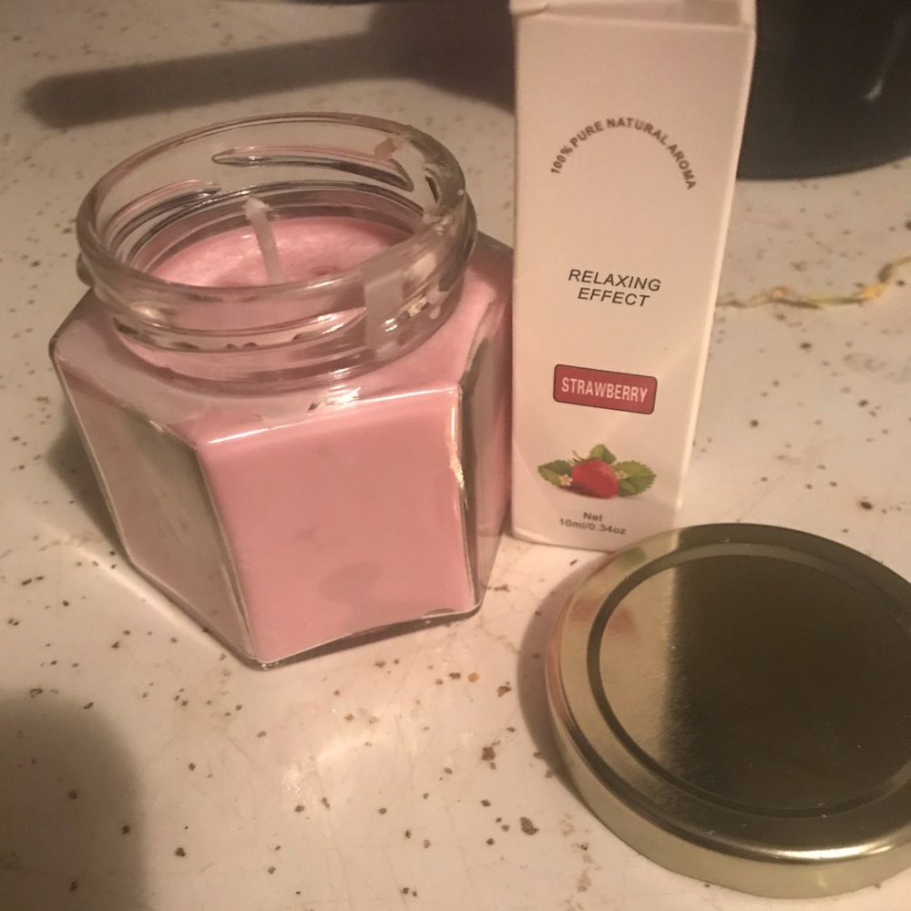 Natural soy wax with strawberry  relaxation scent